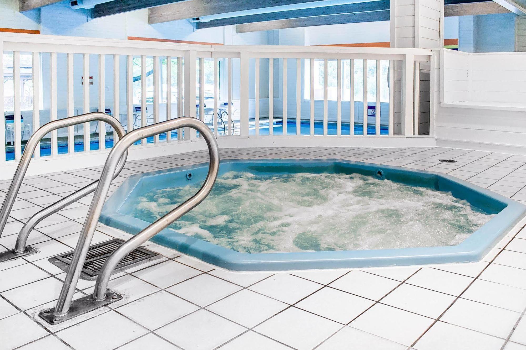Quality Inn Rhinelander Екстер'єр фото